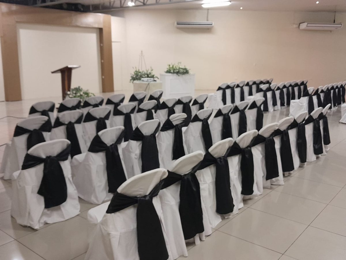 Salón preparado para conferencia