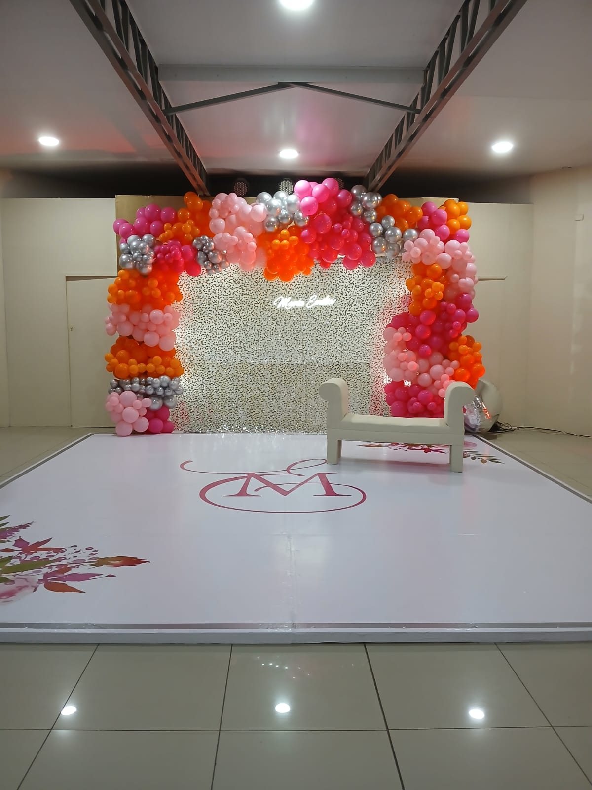 Decoración floral de colores