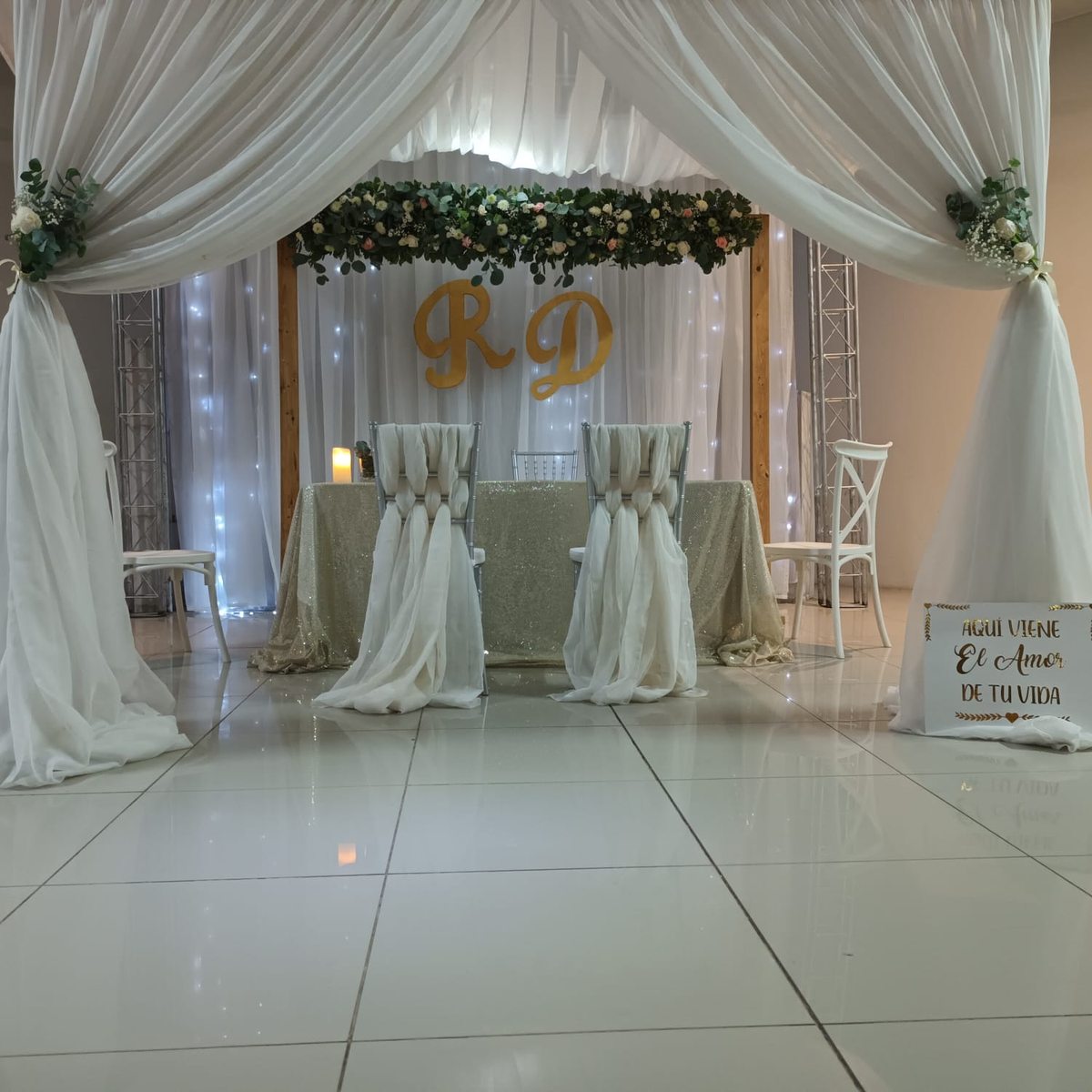 Escenario blanco para boda