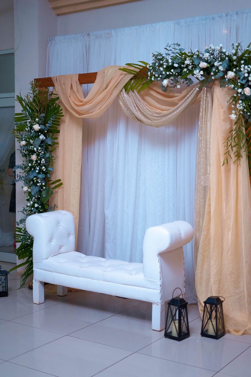 Montaje de boda con cortinaje