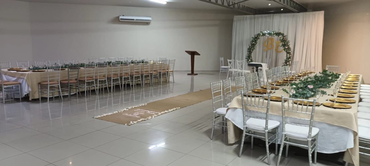 Salón de Casa D'Ana preparado para una celebración